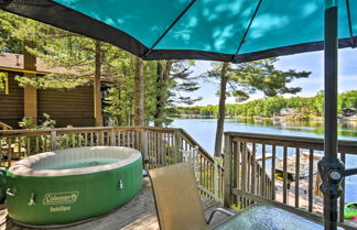 Foto 2 - Northern Michigan Lake House w/ Boat Dock + Kayaks