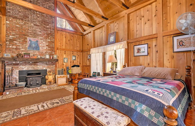 Rustic Knotty Pine - Minutes to the Water! - Foto 2