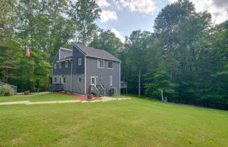 Photo 2 - Spacious & Serene Lake Ridge Retreat w/ Game Room