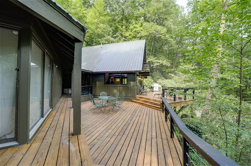 Foto 8 - Sapphire Treehouse Cabin w/ Views, Deck, Fireplace