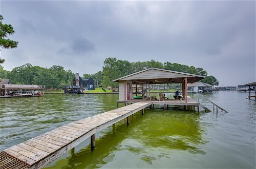 Photo 12 - Lakefront Enchanted Oaks Retreat w/ Dock