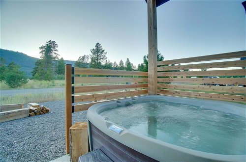 Photo 6 - Modern Donnelly Cabin w/ Private Hot Tub