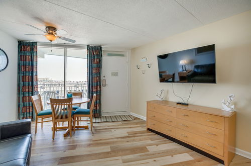 Foto 20 - Wildwood Condo: Ocean-view Balcony, Walk to Beach