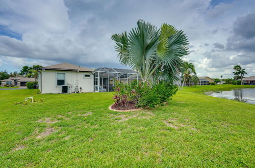 Foto 11 - Sunny Fort Myers Home w/ Heated Pool