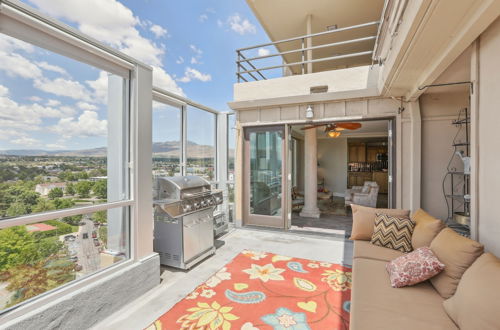 Foto 9 - Downtown Reno Penthouse w/ Panoramic Views