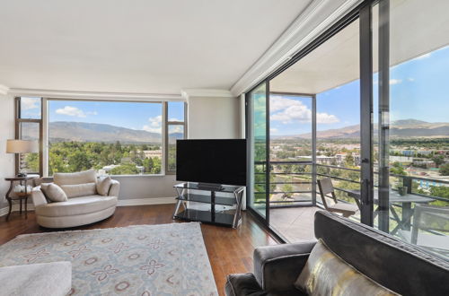 Foto 2 - Downtown Reno Penthouse w/ Panoramic Views