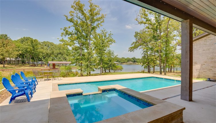 Foto 1 - Upscale Home on Cedar Creek: Pool, Hot Tub + Views