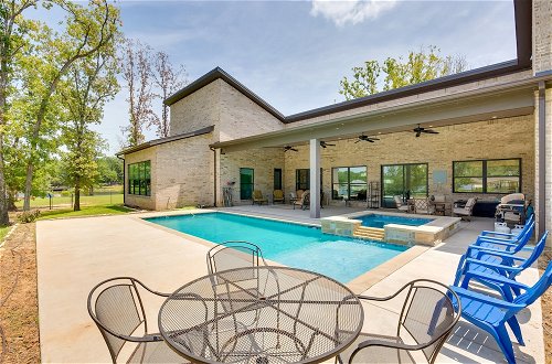 Foto 39 - Upscale Home on Cedar Creek: Pool, Hot Tub + Views