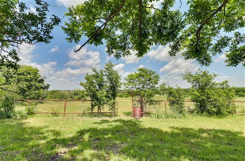 Foto 12 - Starlite Ranch: 2 Acres w/ Scenic Views, Near Waco
