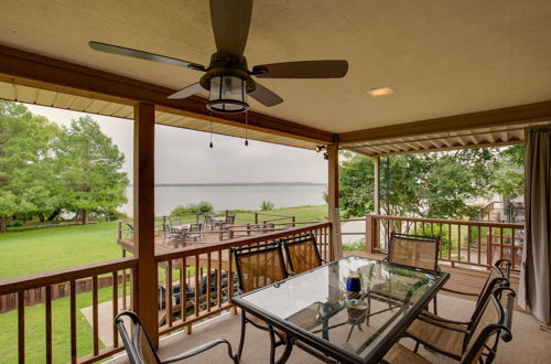 Photo 16 - Cedar Creek Lake House w/ Hot Tub & Private Dock