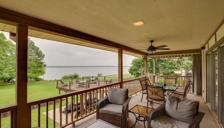 Photo 1 - Cedar Creek Lake House w/ Hot Tub & Private Dock