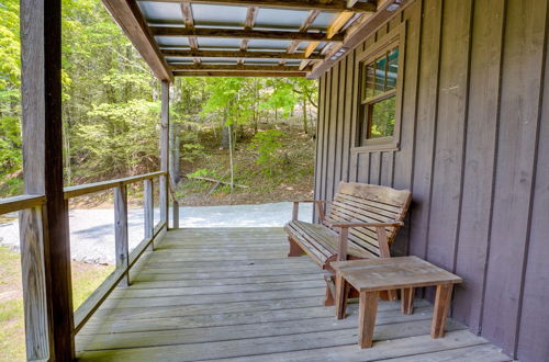 Photo 3 - Cozy Green Bank Cabin ~ 2 Mi to Observatory