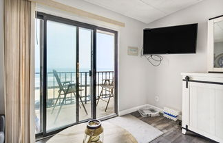 Photo 2 - Beachfront 4th-floor Condo w/ Community Pool