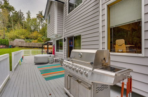 Photo 7 - Spacious Bonney Lake Home w/ Game Room & Gazebo