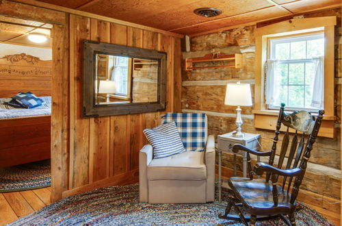 Foto 6 - Historic Morrisdale Area Cabin w/ Deck & Fireplace
