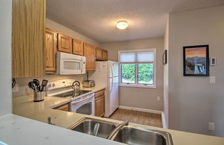 Photo 2 - Family-friendly Condo w/ Mtn Views, Community Pool