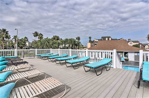 Photo 9 - Romantic Galveston Retreat: Bay View, Pool Access