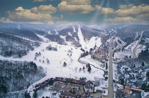 Foto 4 - Ski-in/out & Golf Condo w/ A/C at Holiday Valley