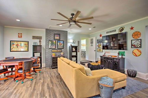 Foto 39 - Quaint Mckinney Getaway w/ Game Room + Grill