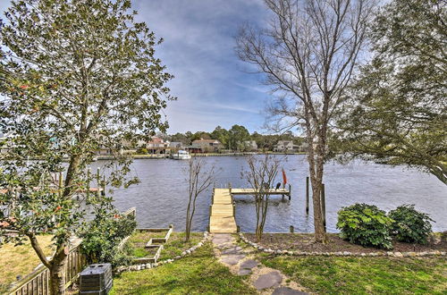 Photo 9 - High-end Canalfront Paradise w/ Dock & Kayaks