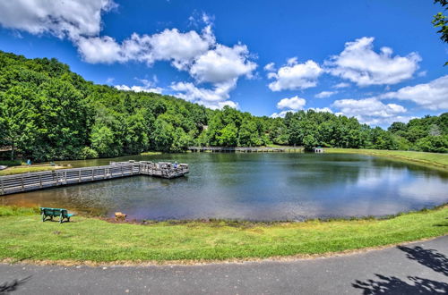 Photo 2 - Elegant Beech Mountain Home w/ Mountain Views