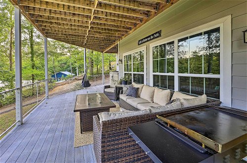 Photo 25 - Luxurious Waterfront Home on Pickwick Lake
