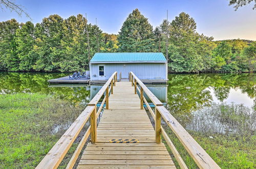 Photo 22 - Luxurious Waterfront Home on Pickwick Lake