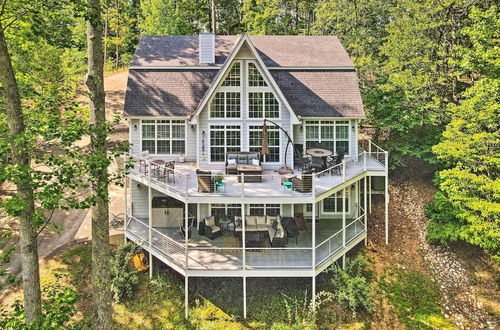 Photo 18 - Luxurious Waterfront Home on Pickwick Lake