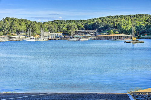 Photo 32 - Luxurious Waterfront Home on Pickwick Lake