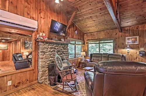 Foto 24 - Secluded Stanardsville Cabin w/ 10 Acres & Hot Tub
