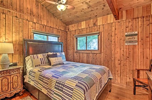 Foto 23 - Secluded Stanardsville Cabin w/ 10 Acres & Hot Tub