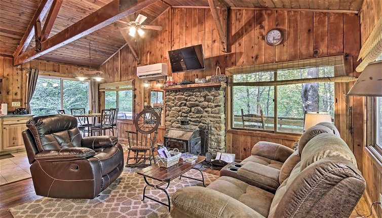Foto 1 - Secluded Stanardsville Cabin w/ 10 Acres & Hot Tub