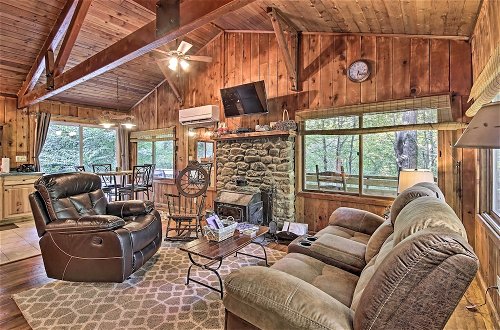 Foto 1 - Secluded Stanardsville Cabin w/ 10 Acres & Hot Tub