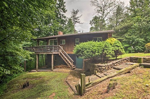 Foto 5 - Secluded Stanardsville Cabin w/ 10 Acres & Hot Tub