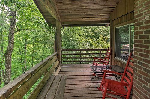 Foto 3 - Secluded Stanardsville Cabin w/ 10 Acres & Hot Tub