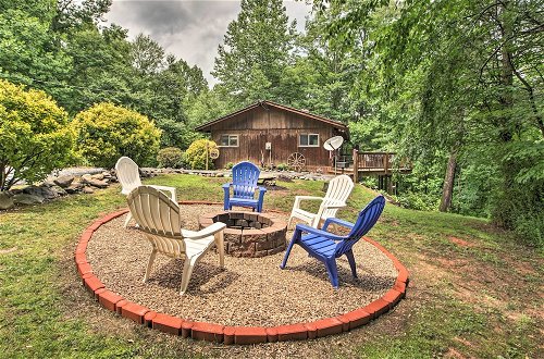 Foto 14 - Secluded Stanardsville Cabin w/ 10 Acres & Hot Tub