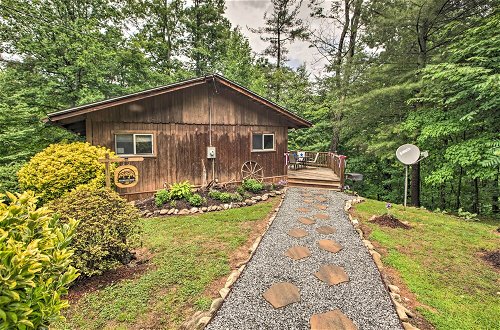 Foto 17 - Secluded Stanardsville Cabin w/ 10 Acres & Hot Tub
