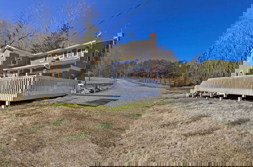 Foto 9 - Secluded Getaway Home w/ Trails + Waterfall