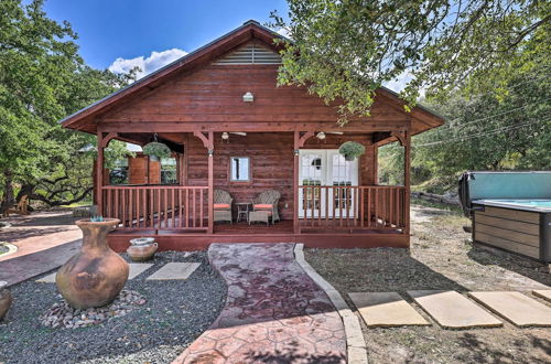 Foto 13 - Dripping Springs Cabin With Hill Country Views