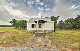 Photo 1 - Serene Mcewen Cottage ~ 2 Mi to Golf Course