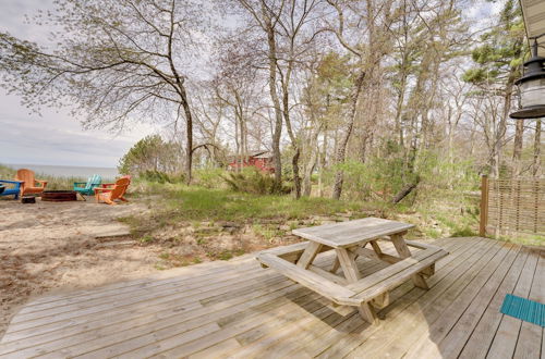 Photo 14 - Beachfront Lake Michigan Cottage W/fire Pit & Deck