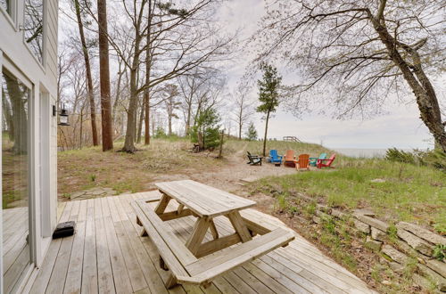 Foto 27 - Beachfront Lake Michigan Cottage W/fire Pit & Deck