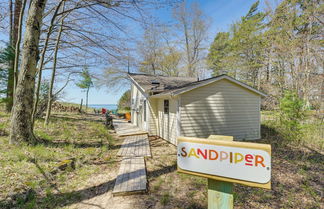 Foto 1 - Beachfront Lake Michigan Cottage W/fire Pit & Deck