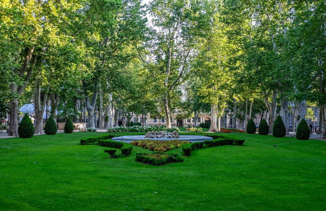 Peaceful Nest In City Center - Photo 32