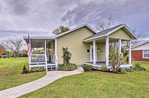 Photo 12 - Cozy Pass Christian House W/porch Steps From Beach