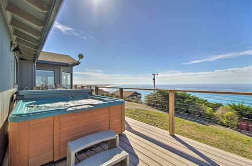 Foto 3 - Spectacular Ocean View Retreat w/ Private Beach