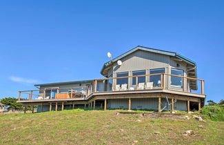 Foto 1 - Spectacular Ocean View Retreat w/ Private Beach