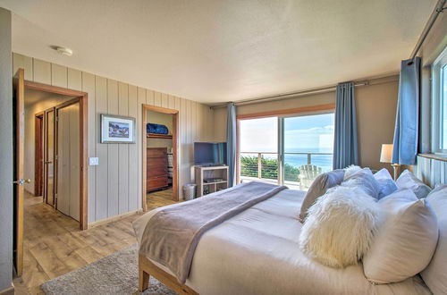 Photo 5 - Spectacular Ocean View Retreat w/ Private Beach