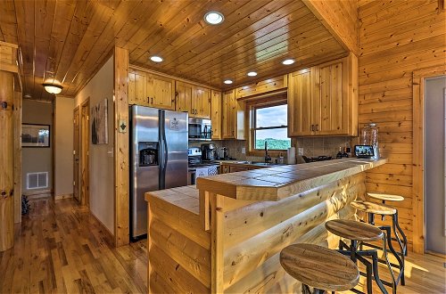 Foto 15 - Piney Creek Mountain-view Cabin w/ Wraparound Deck