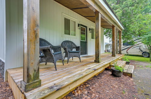 Photo 26 - Cozy Waterfront Hale Cottage on Long Lake